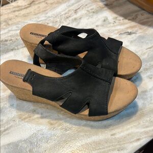 Clarks Black and Tan Wedge Sandals with Crisscross Straps
